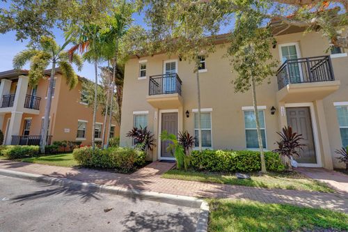 1326 Sw 147th Ter, Pembroke Pines, FL, 33027-6186 | Card Image