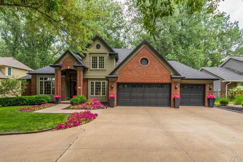 914 Pebble Beach Dr, Dakota Dunes, SD, 57049-5107 | Card Image
