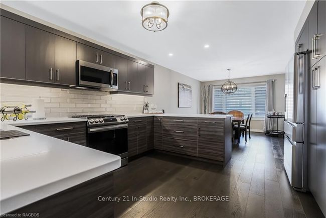 160 Hawthorn Cres, Condo with 3 bedrooms, 4 bathrooms and 2 parking in Kemble ON | Image 15