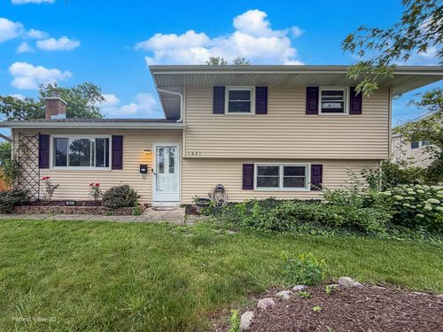 7831 Sprucewood Ave, Woodridge, IL, 60517-3406 | Card Image