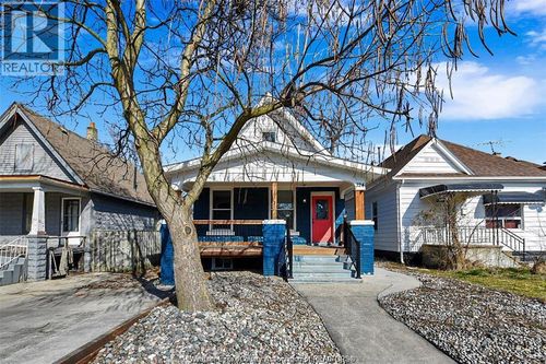 {{alt}} | Card Image