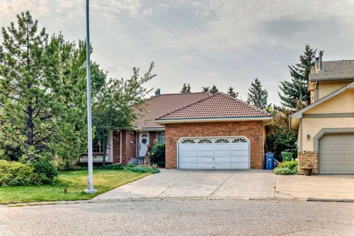 131 Varsity Estates Terr Nw, Calgary, AB, T3B5J6 | Card Image