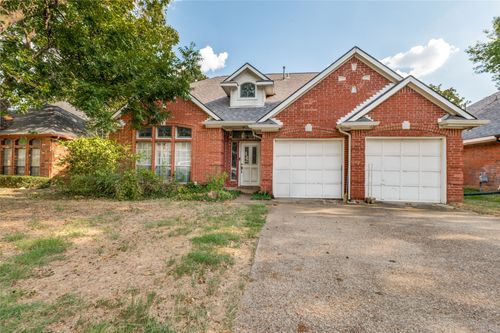 3312 Paint Brush Ln, Bedford, TX, 76021-4046 | Card Image