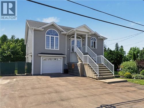 119 Leblanc Ave, Home with 4 bedrooms, 2 bathrooms and null parking in Shediac NB | Card Image