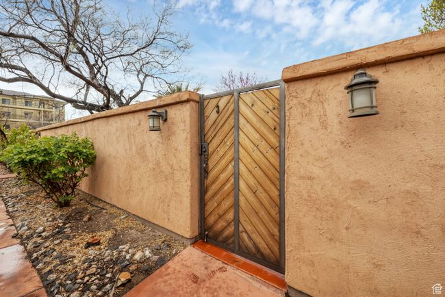 View of gate | Image 38