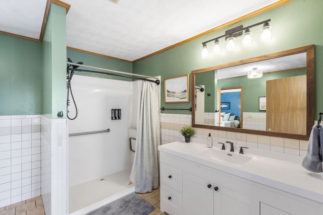 walk-in shower | Image 15