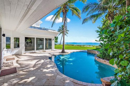 906 Holoma Dr, Vero Beach, FL, 32963-3405 | Card Image