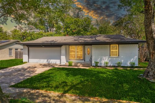 1504 Nichols St, Ennis, TX, 75119-2336 | Card Image