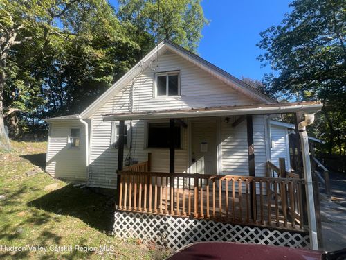 18 Hillside Pl, Highland, NY, 12528-1406 | Card Image