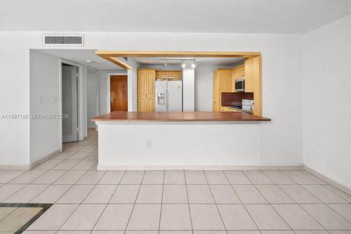 apt-205-6450 Collins Ave, Miami Beach, FL, 33141-4602 | Card Image
