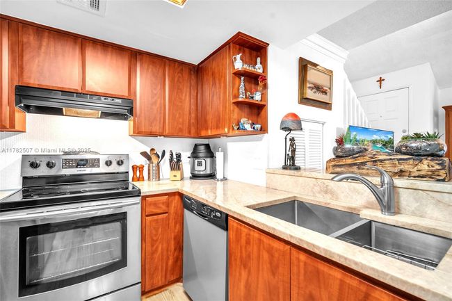 2133 Champions Way, Townhouse with 2 bedrooms, 2 bathrooms and null parking in North Lauderdale FL | Image 7