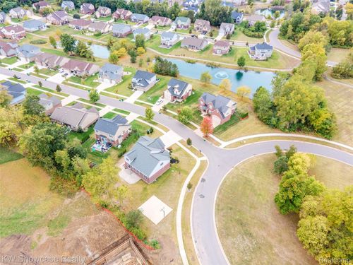 14097 Burlwood Ln, Van Buren Twp, MI, 48111-2081 | Card Image