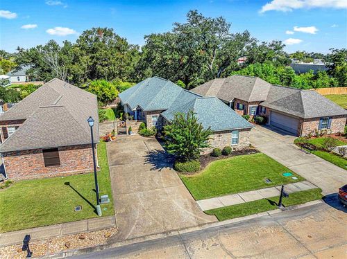 176 Pecanwood Dr, Lake Charles, LA, 70605-2839 | Card Image