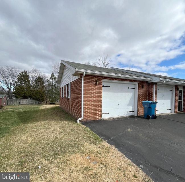 1895 Douglas Dr, House other with 3 bedrooms, 2 bathrooms and null parking in CARLISLE PA | Image 5