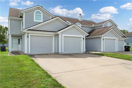 197-b-5743 Plantation Ln, Lee's Summit, MO, 64064-1686 | Card Image