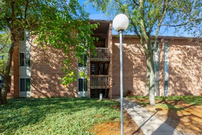 1B - 6008 E Lake Drive, Condo with 1 bedrooms, 1 bathrooms and 1 parking in Lisle IL | Image 1