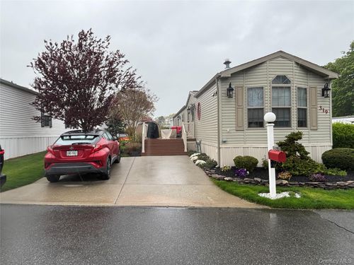 319-1661-319 Old Country Road, Riverhead, NY, 11901 | Card Image