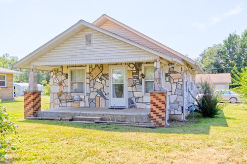 712 West St, Stockton, MO, 65785-7555 | Card Image