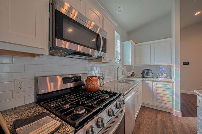 6418 Gresham St, House other with 3 bedrooms, 2 bathrooms and null parking in Wallis TX | Image 14