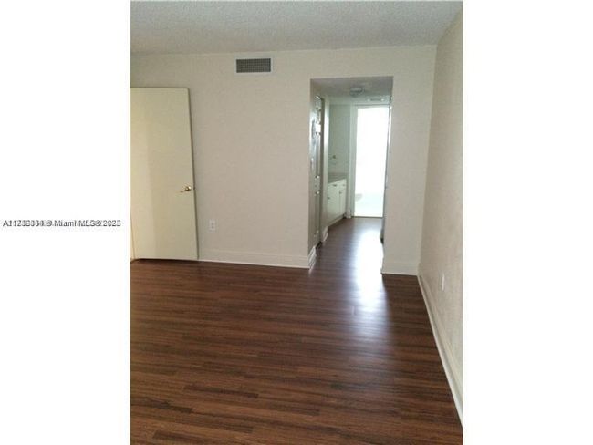 APT-310 - 4235 N University Dr, Condo with 1 bedrooms, 2 bathrooms and null parking in Sunrise FL | Image 7