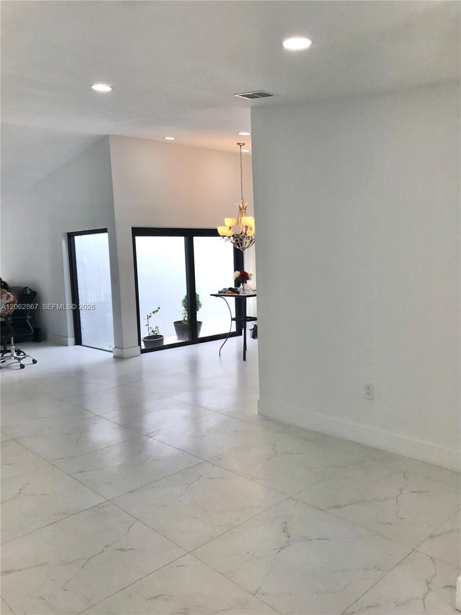 Residential Lease in Hialeah 3