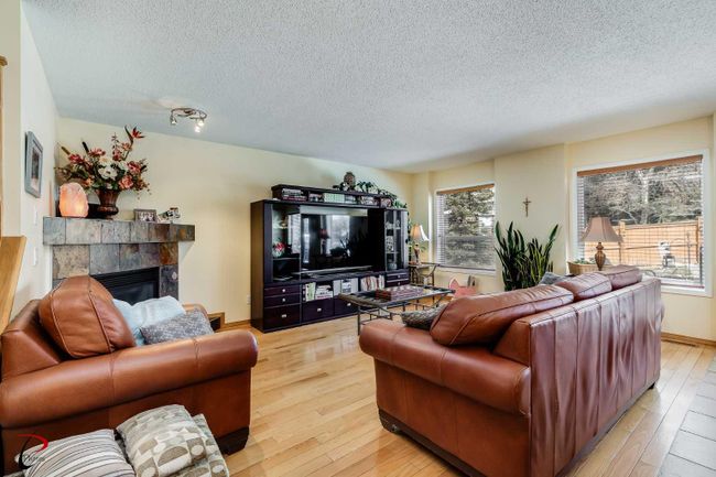 77 Rockbluff Place Nw, Home with 4 bedrooms, 3 bathrooms and 6 parking in Calgary AB | Image 2