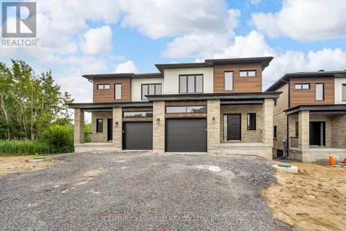 6831 Monument Way, South Lancaster, ON, K0C2C0 | Card Image