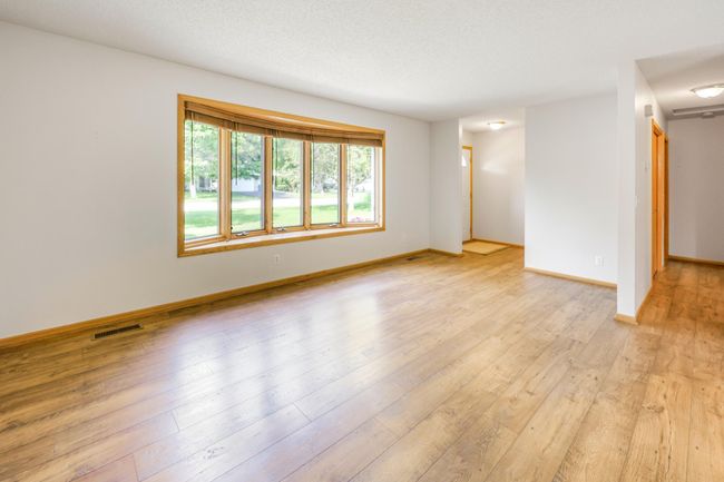 Living Room / Front Entry | Image 11