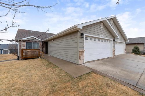 6818 Cambridge Ct, Summerset, SD, 57718-6707 | Card Image