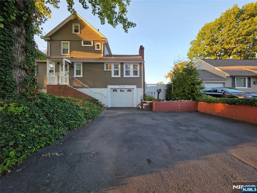 28 Wood Pl, Dumont, NJ, 07628-1623 | Card Image