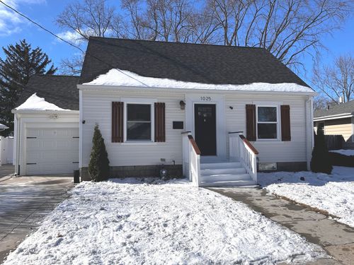 1025 Queen Anne St, Woodstock, IL, 60098-2848 | Card Image