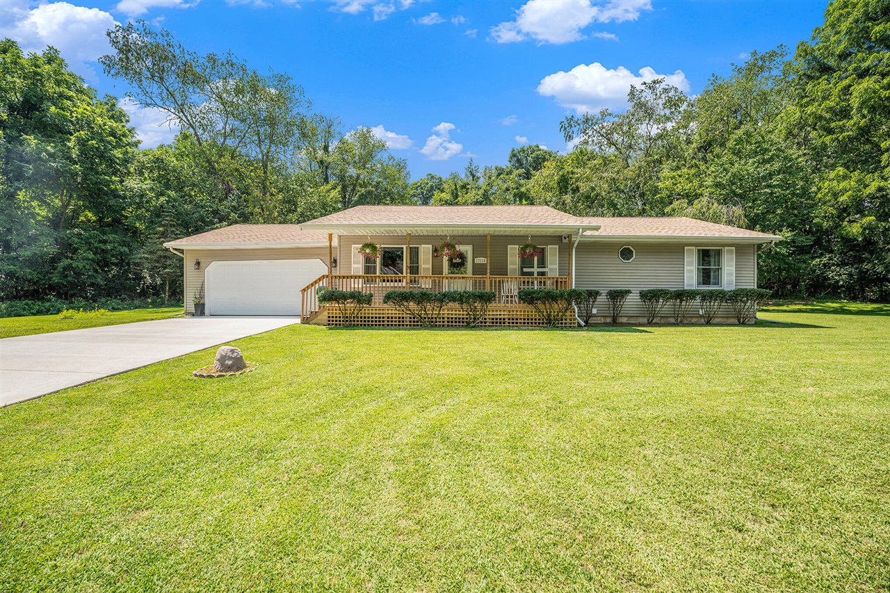 Woodside Ln, Three Rivers, MI 49093