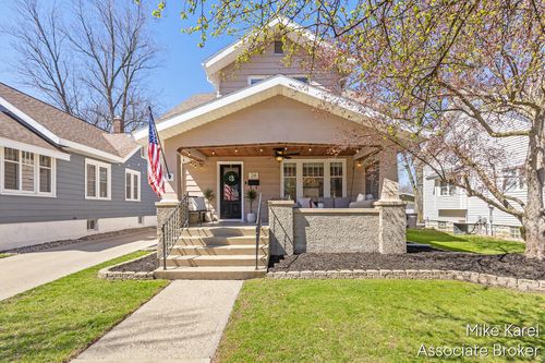 24 Pine St, Zeeland, MI, 49464-1618 | Card Image