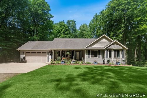 208 Chicago Ave, Holland, MI, 49424-2600 | Card Image