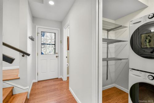 60 Overhill Rd, New Rochelle, NY, 10804-3905 | Card Image