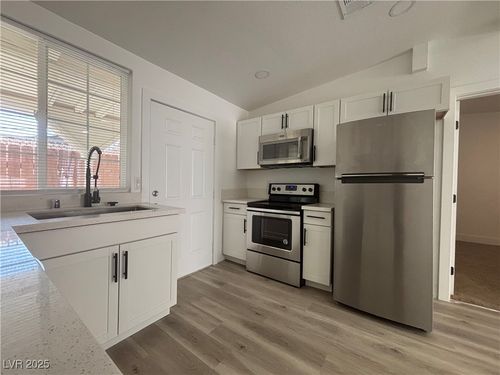 2-724 N 9th St, Las Vegas, NV, 89101-2508 | Card Image