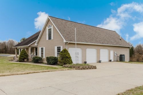 20791 Misty Waters Pt, Pittsburg, IL, 62974-1884 | Card Image