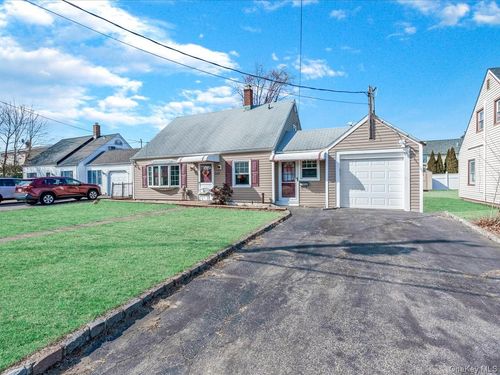 268 Fairfield Ave, Carle Place, NY, 11514-1130 | Card Image