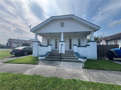 2012 E Beauregard St, Chalmette, LA, 70043-5230 | Card Image