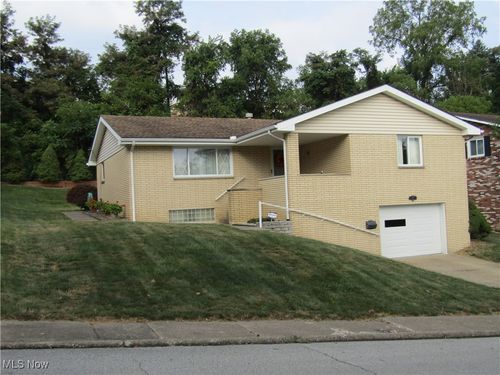 131 Forest Rd, Weirton, WV, 26062-2943 | Card Image