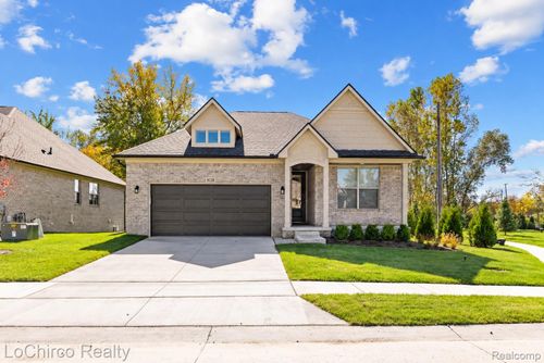 8224 Cherry Blossom Ln, Utica, MI, 48316-3640 | Card Image