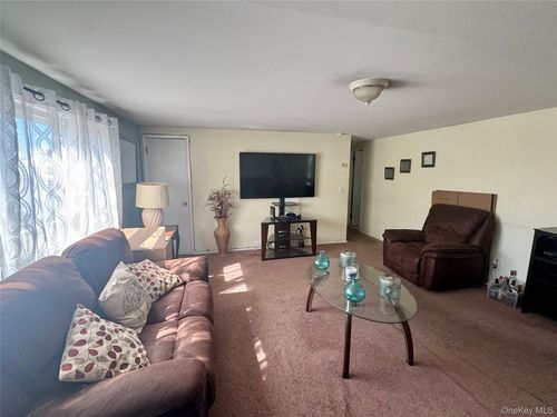 10 3rd Ave, East Rockaway, NY, 11518-1915 | Card Image