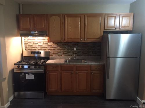 36 Cooper St, Babylon, NY, 11702-2942 | Card Image