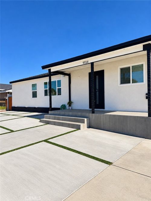 9554 San Antonio Avenue, South Gate, CA, 90280 | Card Image