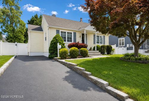 50 Collinson Dr, Middletown, NJ, 07748-1560 | Card Image