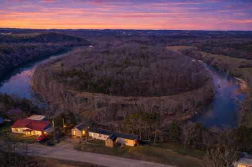 8006 Cliff Dr, Merriam Woods Village, MO, 65740-9772 | Card Image