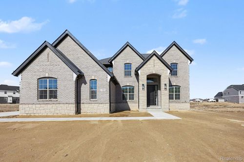 56270 Stone Falcon E, Utica, MI, 48315-4334 | Card Image