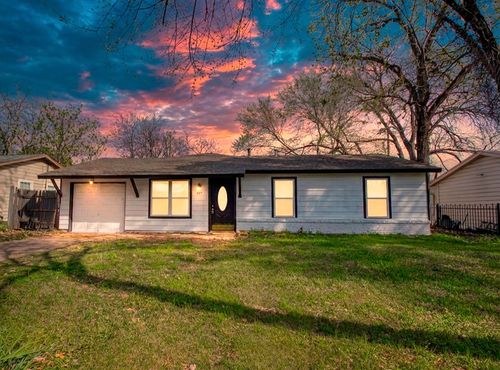 307 Dee Ln, Arlington, TX, 76011-4705 | Card Image