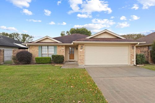 323 Castle Dr, Port Neches, TX, 77651-5428 | Card Image