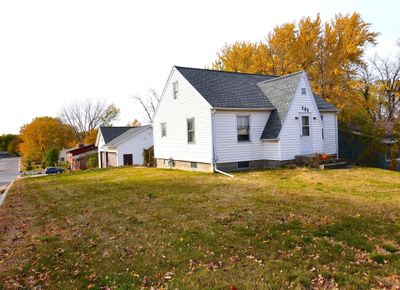 Cute home sitting on corner lot | Image 3